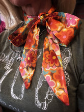 Load image into Gallery viewer, Groovy Blooms Twilly
